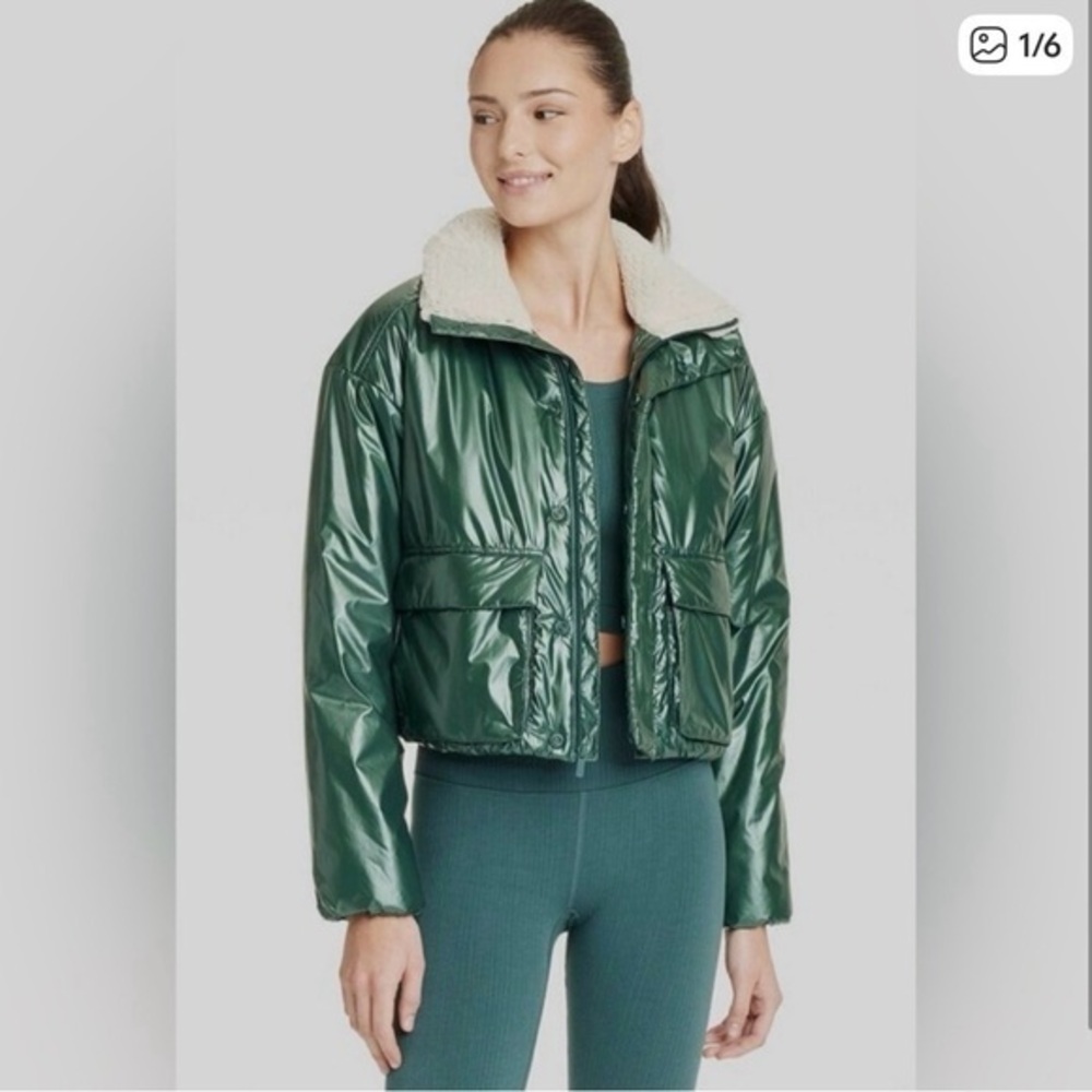 ALL IN MOTION Puffer Cropped Jacket with Faux Fur Collar Size Large NWT